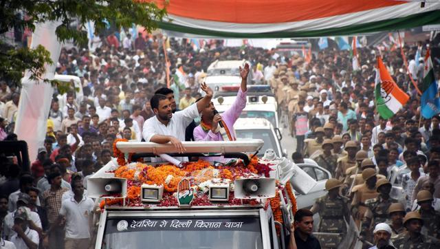rahul-gandhi-road-show_acd9a676-7784-11e6-b2a9-95c0be591517