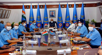 रक्षामंत्री ने वायुसेना से चुनौतीपूर्ण स्थिति से निपटने के लिए तैयार रहने को कहा