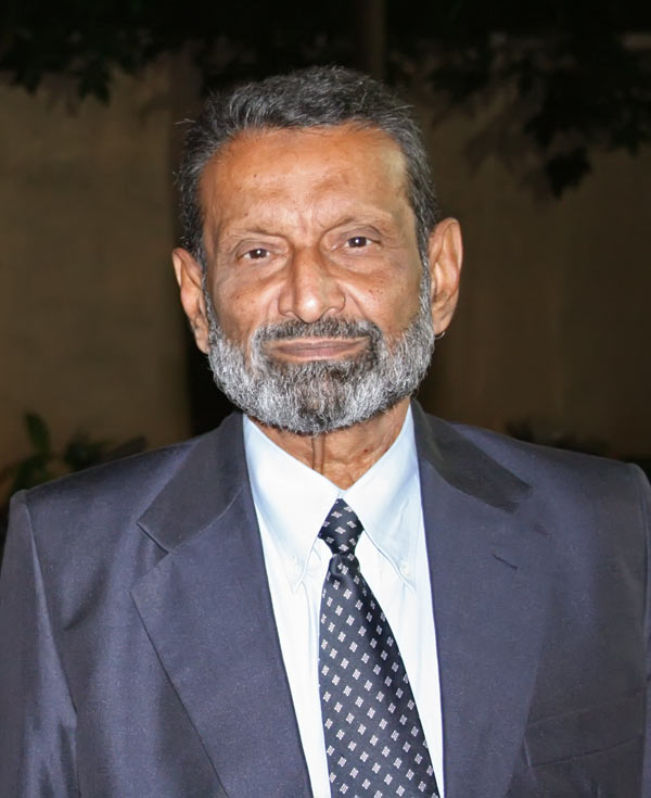 जी चाहता है नक़्शे-क़दम चूमते चलें