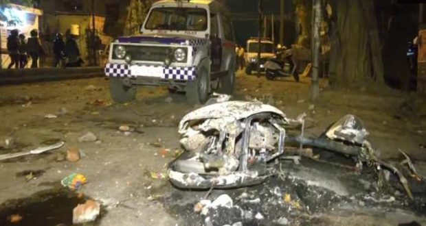 दिल्ली में हनुमान जयंती पर हिंसा : शोभा यात्रा के दौरान दो समुदायों के बीच पथराव-आगजनी, कई घायल