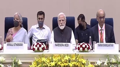 अरुण जेटली स्मृति व्याख्यान में शामिल हुए पीएम मोदी, संबोधन के दौरान शिंजो आबे को किया याद.