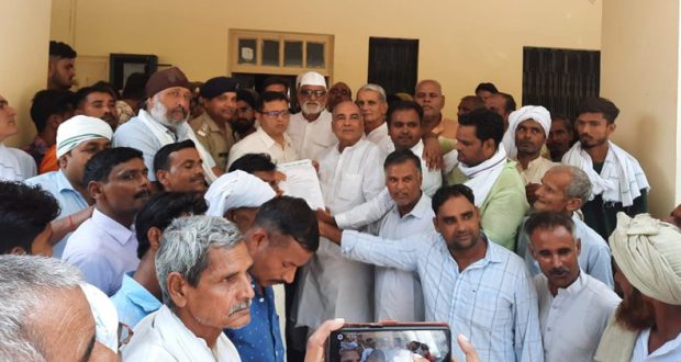 किसानों ने विभिन्न समस्याओं को लेकर एसडीएम कार्यालय की रैली.