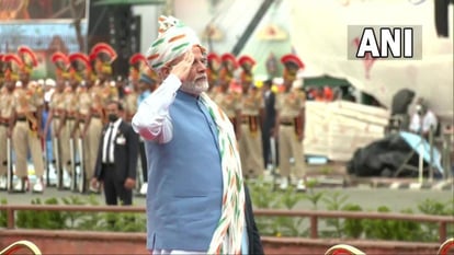 मेड इन इंडिया तोप से तिरंगे को सलामी, PM बोले- इस आवाज को सुनने के लिए कान तरस गए.