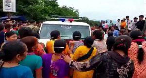 दुःख में डूबा अंकिता का परिवार और सड़कों पर जनता का दिखा ग़ुस्सा