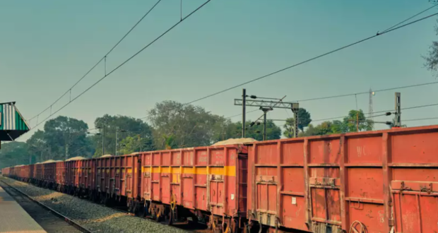रेलवे ने 120478 करोड़ रुपये की कमाई की