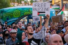 Thousands of people attends pro-Palestinian rallies