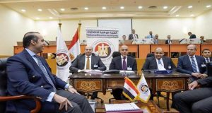 Abdel Fattah submits candidacy papers for presidential elections