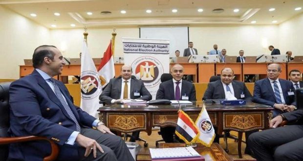 Abdel Fattah submits candidacy papers for presidential elections