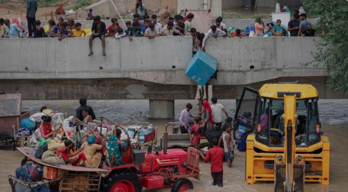 दिल्ली की इन झुग्गियों पर चलेगा बुलडोजर
