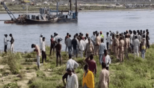 मथुरा में यमुना नदी में नाव पलटने से 