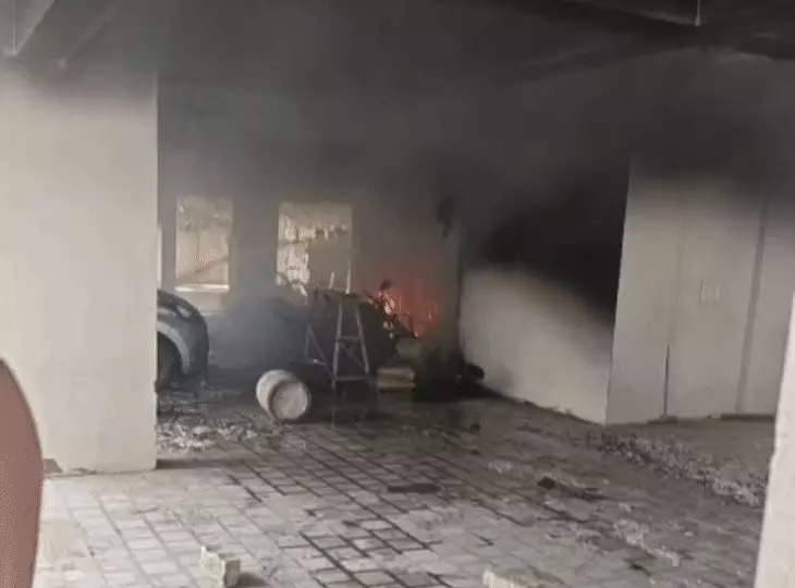 fire-breaks-out-in-residential-apartment-parking-8