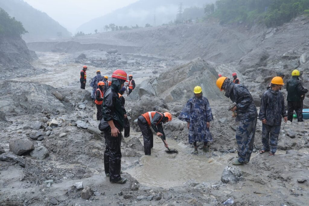 nepal-tibbet-flood-missing
