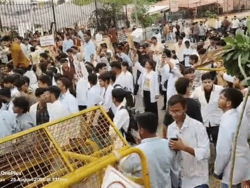 yuva-jagriti-manch-protest