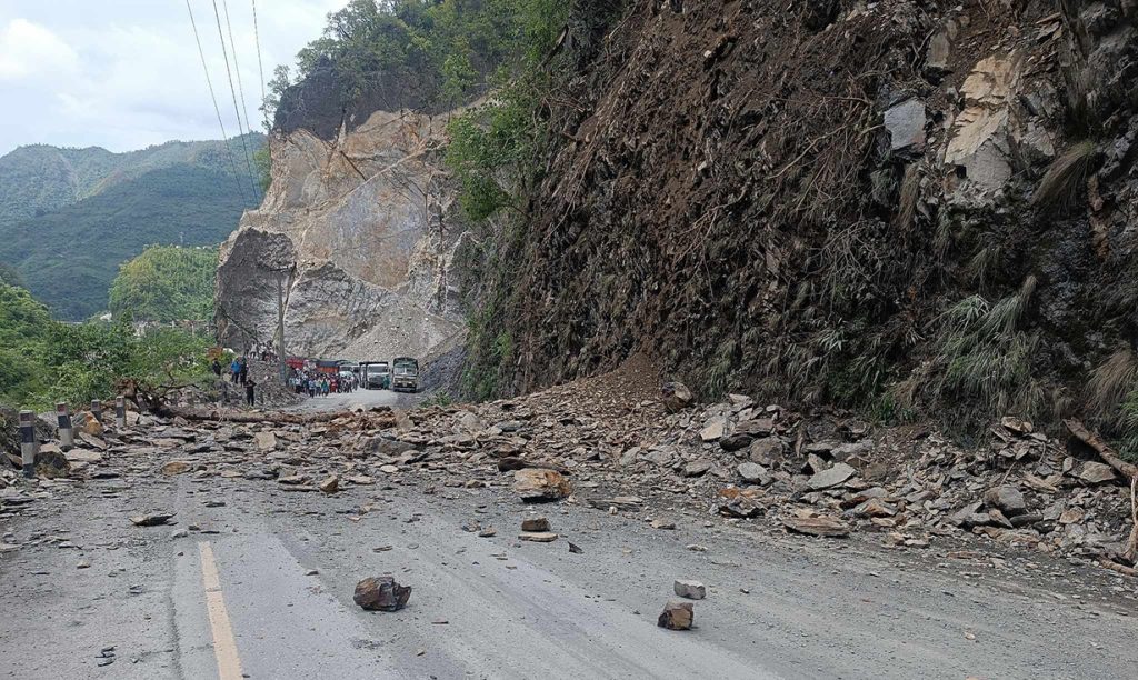 nepal-highway-block-flood-land