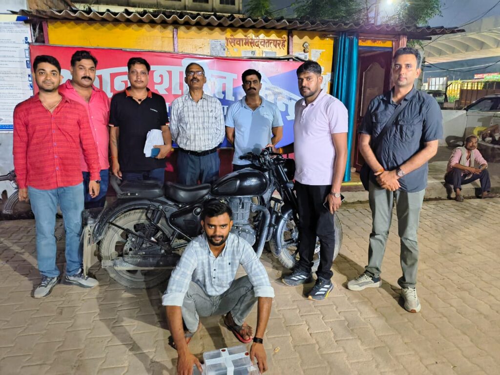 up-prayagraj-stf-smgler-arrest