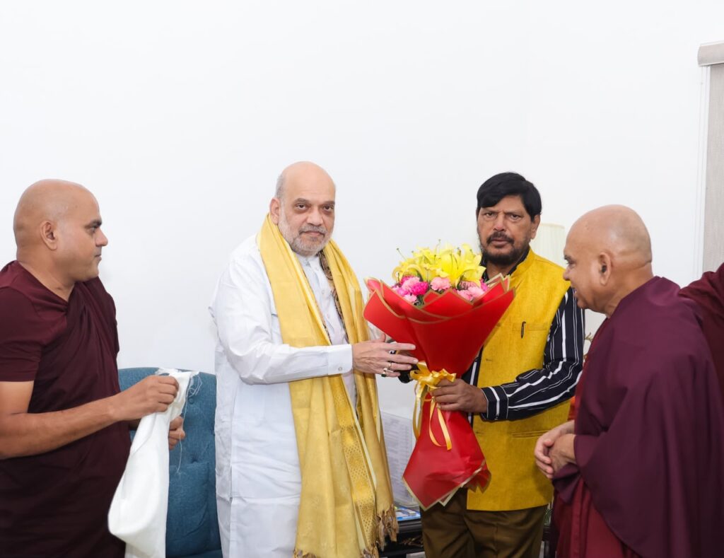 ramdas-aathwale-met-amit-shah-