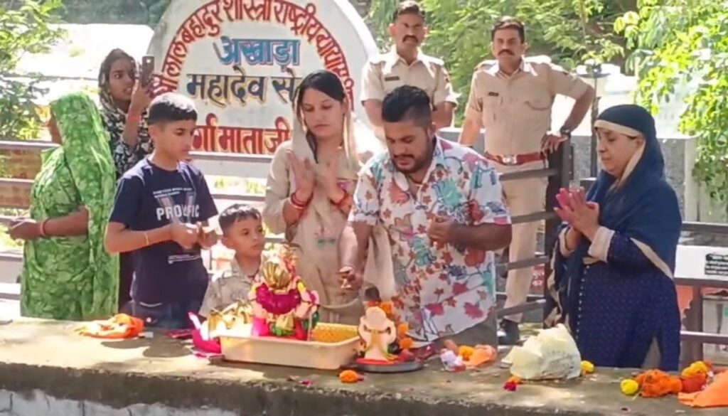 ganpati-bappa-bid-farewell