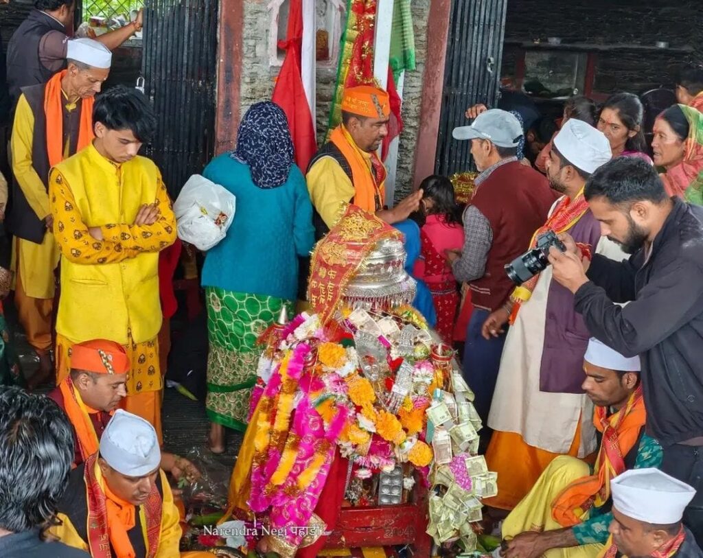 nanda-palanquins-jagars