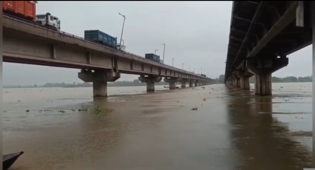 ganga-water-level-falls-again