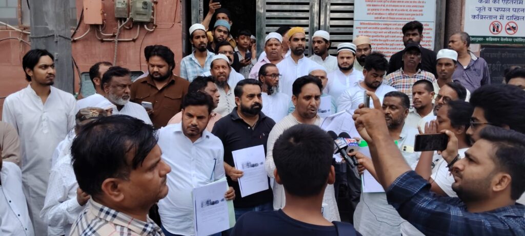 अदालत ने दिया डाबरी कर्बला स्थित कब्रों की सुरक्षा का आदेश