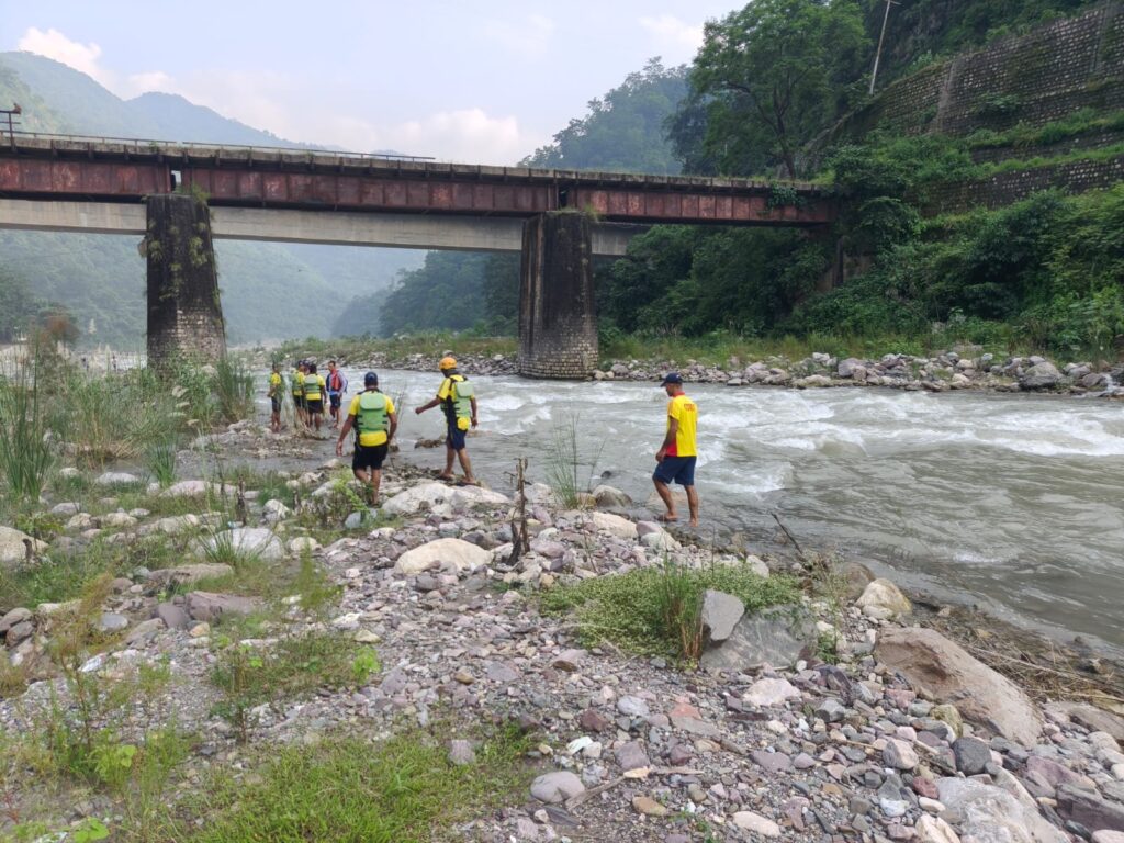 bungee-jumping-worker-drowns