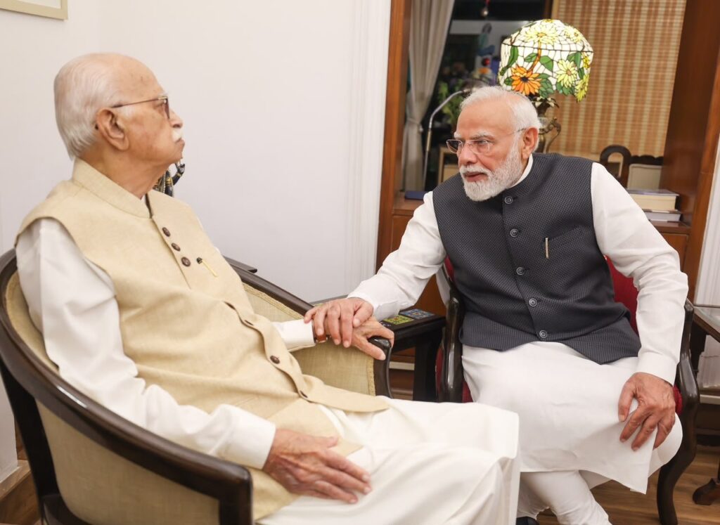 modi-meets-advani-blessings